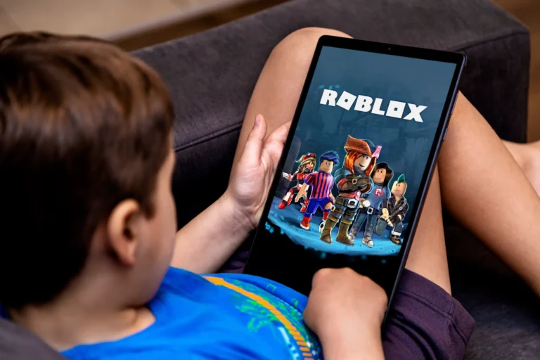 Ex-detective warns parents of red flags with popular video game Roblox’s new rule